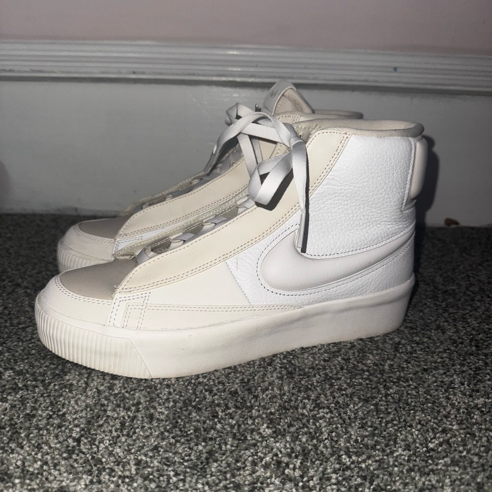 NIKE Women's Blazer Mid Victory